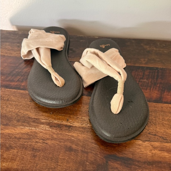 Sanuk Women's Sandals - Black and Tan - Picture 1 of 2
